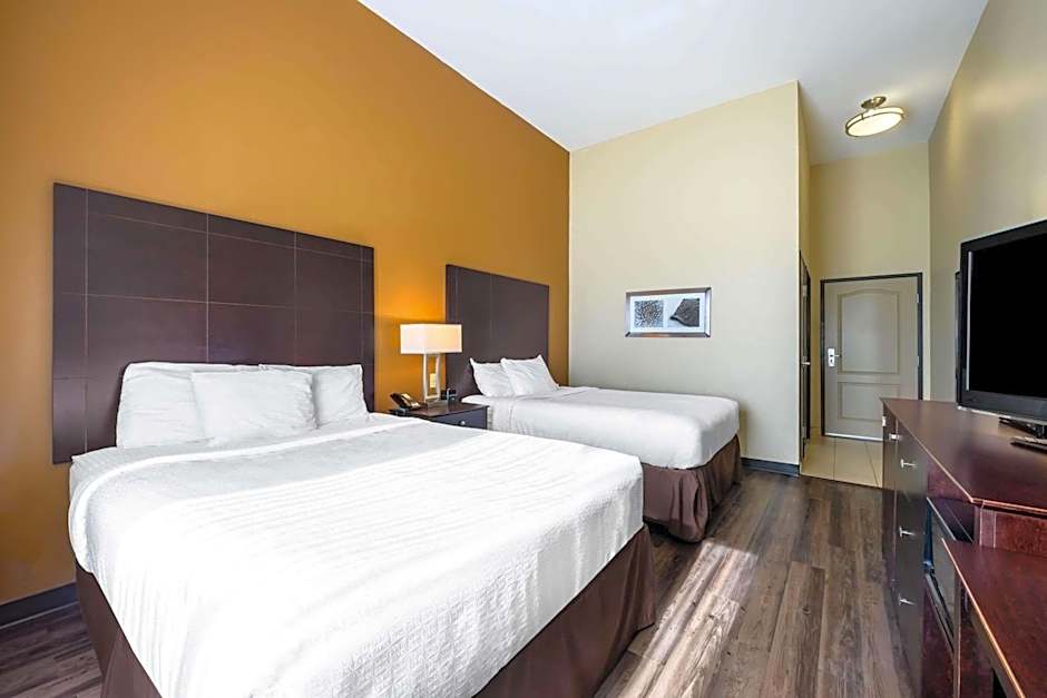 La Quinta Inn & Suites by Wyndham Marshall