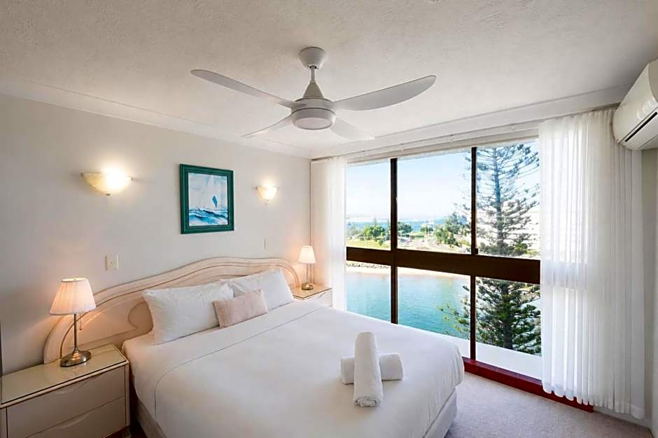 Broadwater Shores Waterfront Apartments