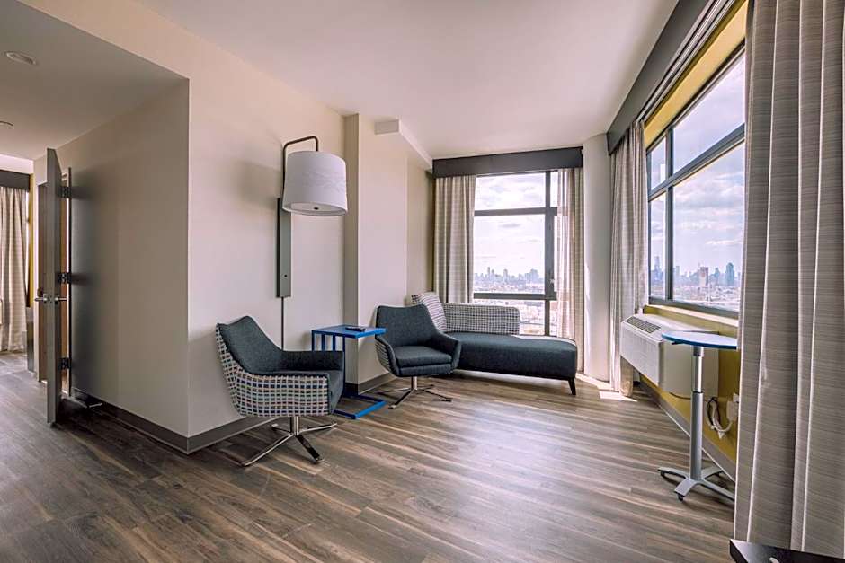 Holiday Inn Express Long Island City E New York By IHG