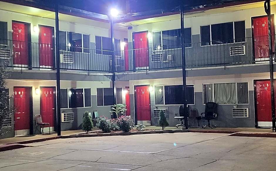 Sky-Palace Inn & Suites Hutchinson