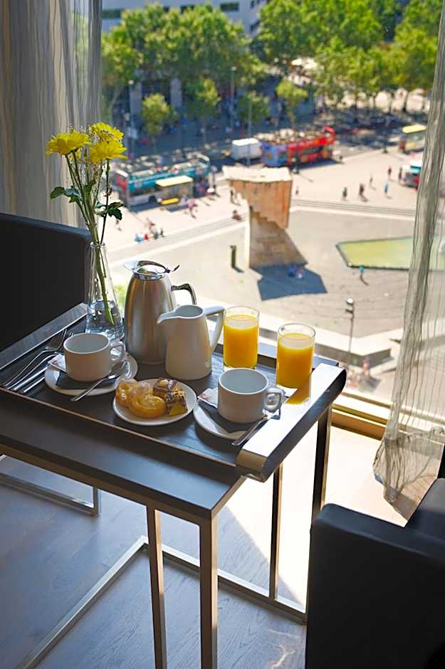 Olivia Plaza Hotel
