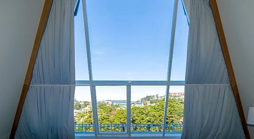 Dalat De Charme Village