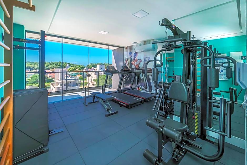 Adra 105 - Excelente apartamento no centro de Bombinhas - Rooftop com piscina e academia - À poucos metros da praia - (Consultar serviços de roupas de cama e banho)