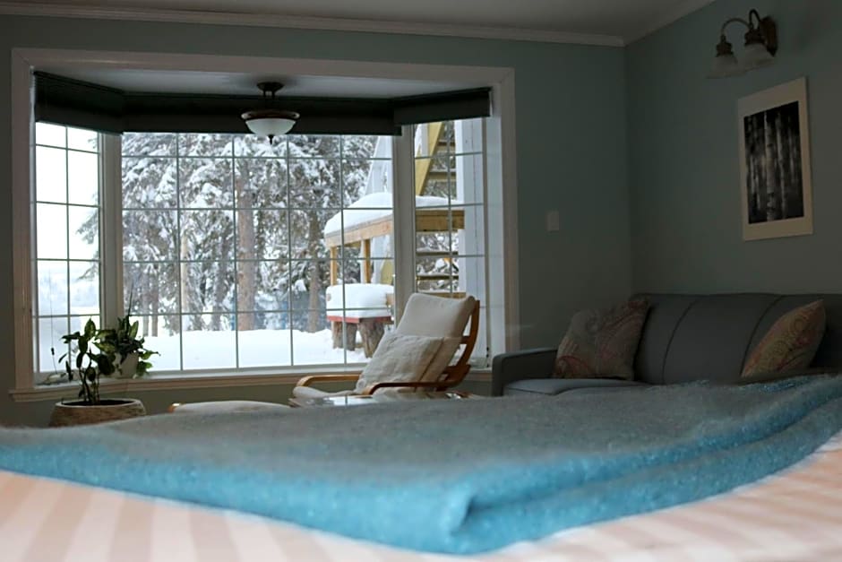 Great Slave Lakeside Bed & Breakfast