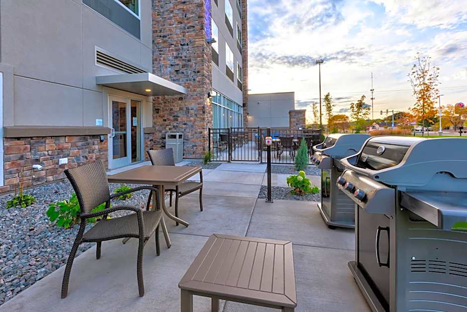 Holiday Inn Express and Suites Eau Claire West I-94 By IHG