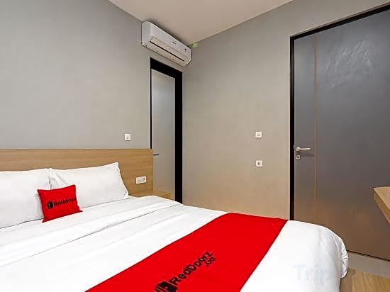 RedDoorz Plus @ Kedaton Lampung