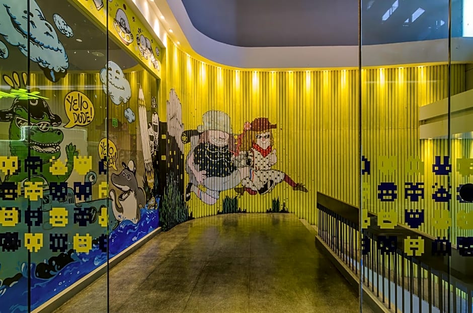 Yello Hotel Jemursari