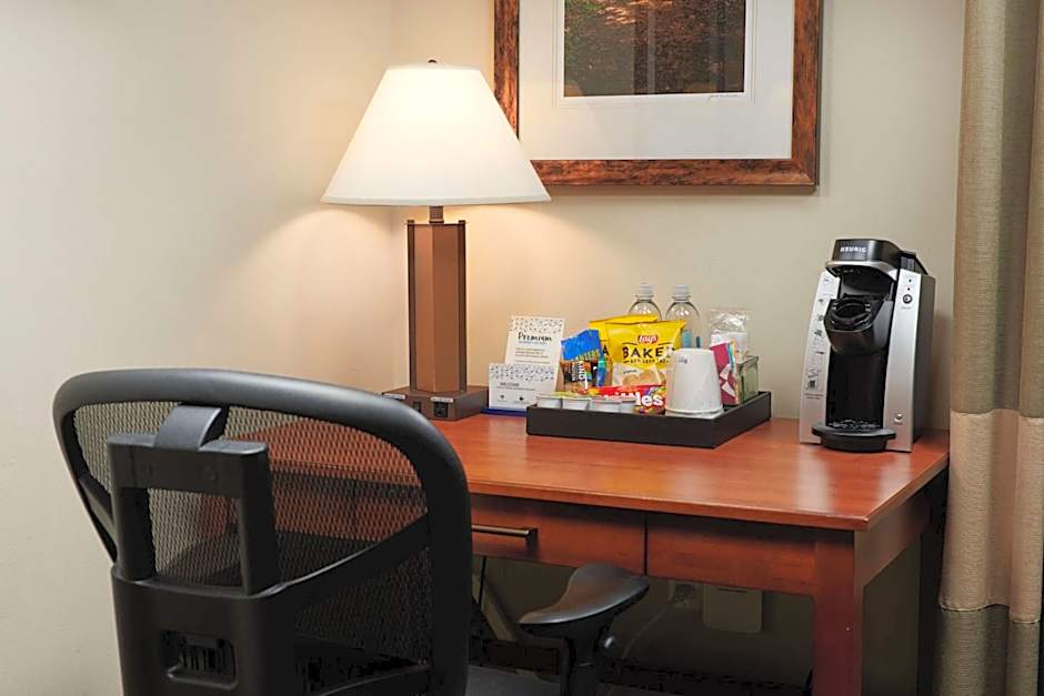 Hampton Inn By Hilton And Suites Salem