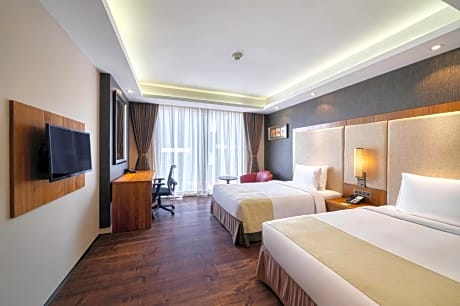 Deluxe Twin Room with 20% disc on Food & Soft Beverage, 15% disc on laundry, Unlimited IMFL drinks (House Brand) & finger food (Chef Choice), Choice of Cocktail/Mocktails between 1730 hrs to 1930 hrs at an additional charge of INR 1299 + GST per person