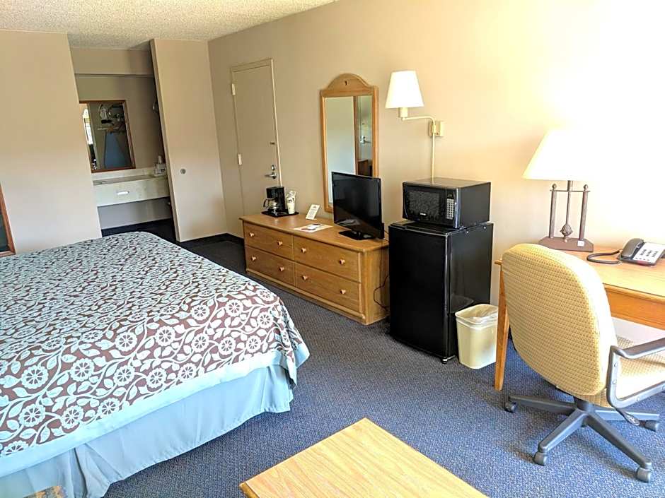 Days Inn by Wyndham Seguin TX