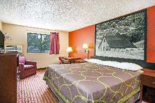 King Suite - Non-Smoking