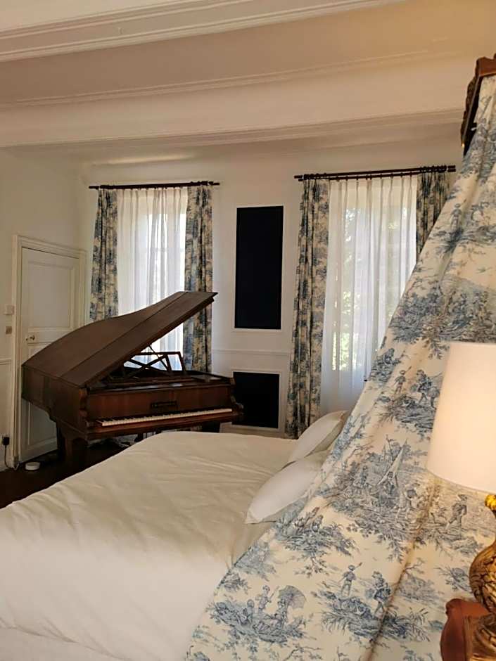 1560- Domaine Des Cinq Jardins- A Magical and Authentic Mansion