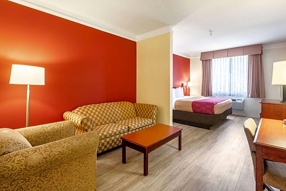 Econo Lodge Inn & Suites Douglasville