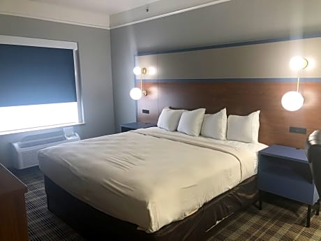1 King Bed, Suite, Non-Smoking