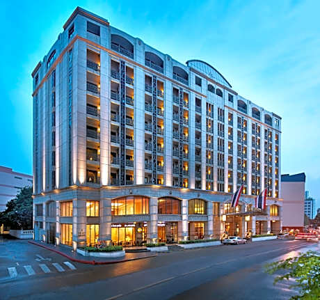 Davis One-Bedroom Suite (Main Wing)