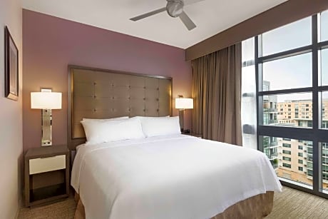 1 Queen 1 Bedroom Suite Non-Smoking
