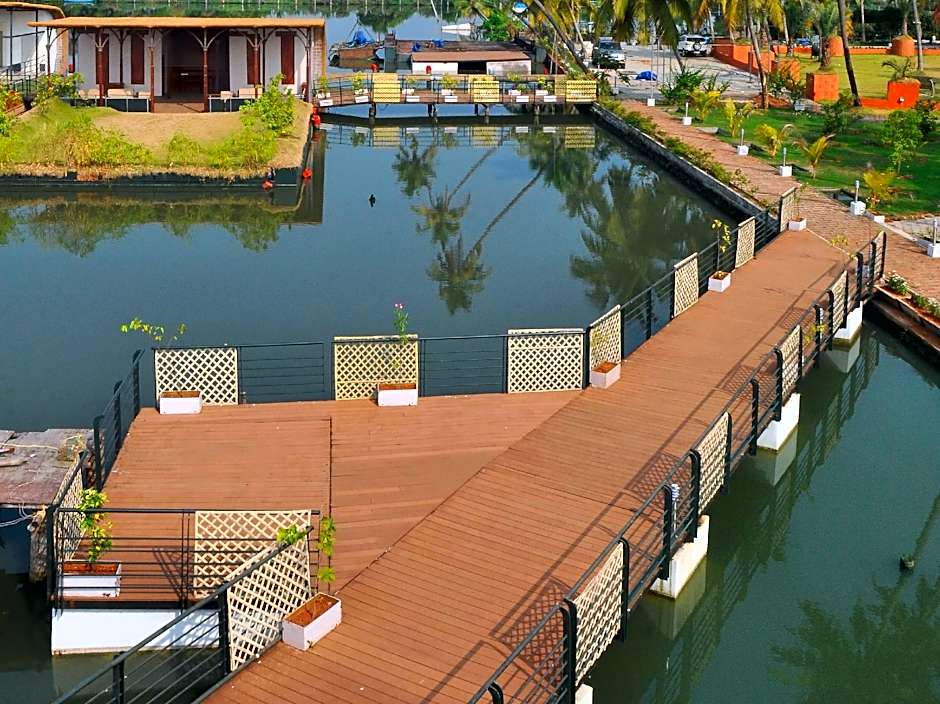 Aquatic Island by Poppys, Cochin