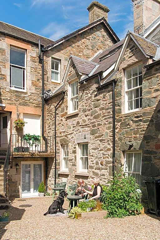 The Merryburn - Rooms and Courtyard Studios