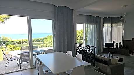 Villa Mare Azul - Luxury Beachfront Retreat in Hanioti, Halkidiki, Greece