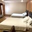 Toppers Motel
