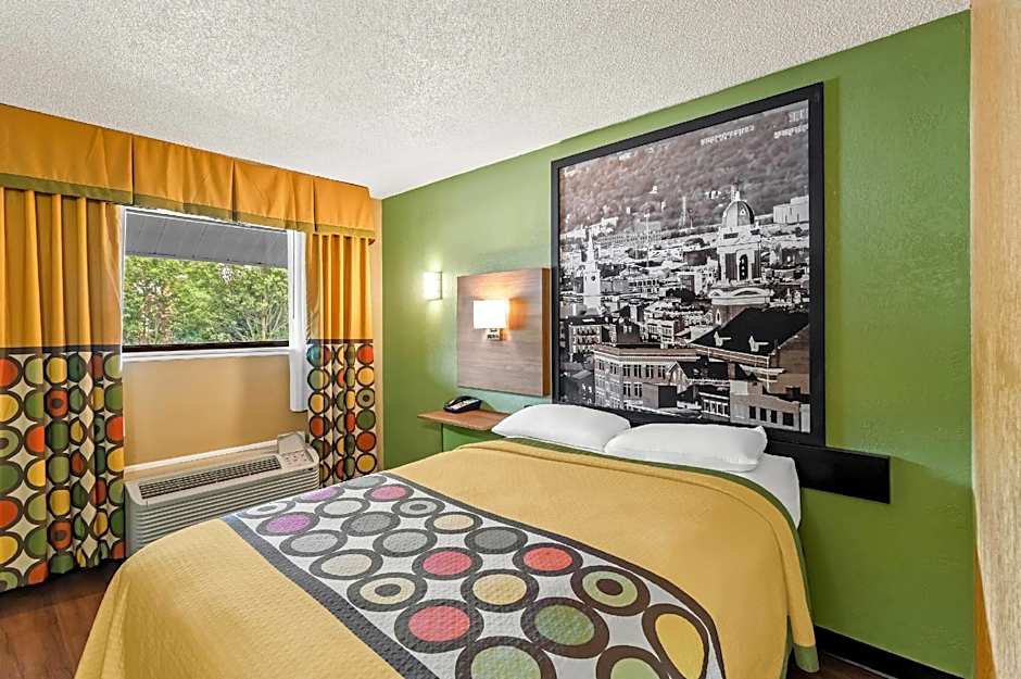 Super 8 by Wyndham Cincinnati/Springdale OH