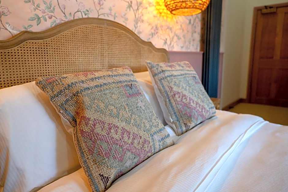 The Sheep and Penguin