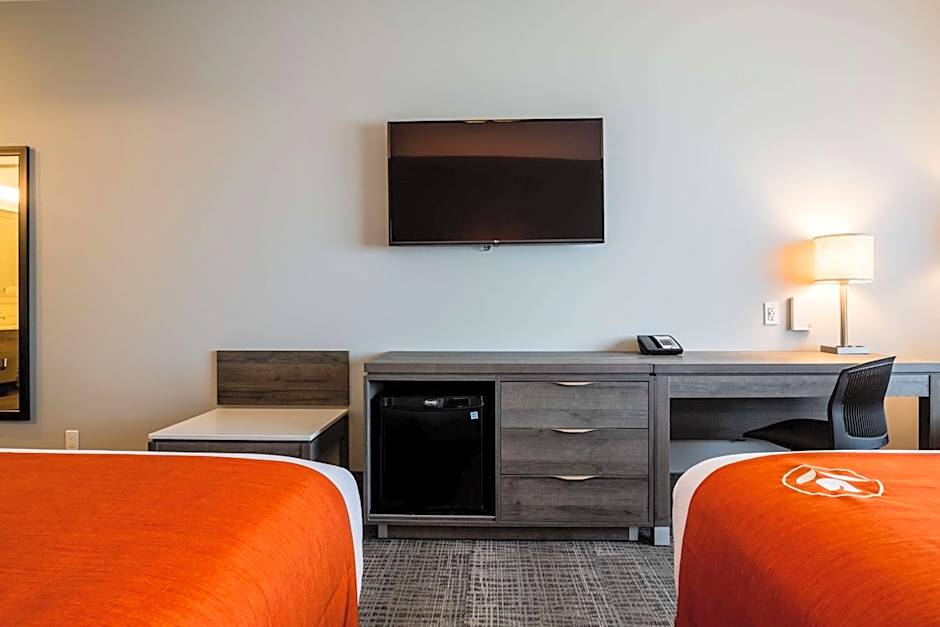 Amsterdam Inn & Suites, an Ascend Collection Hotel