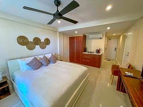 Photo 1 of 2 of Deluxe, Side Sea View