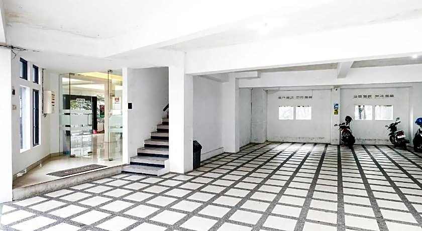 RedDoorz near Taman Rekreasi Selecta