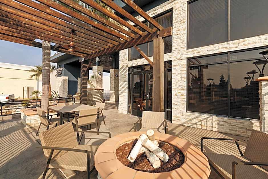 Country Inn & Suites by Radisson, Bakersfield, CA