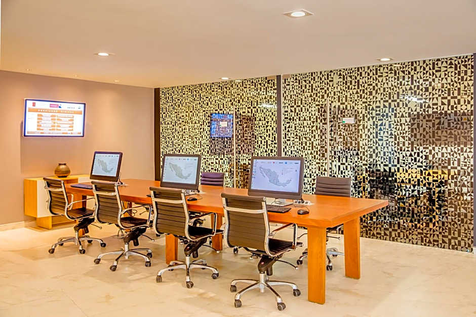 Fiesta Inn Express Perinorte