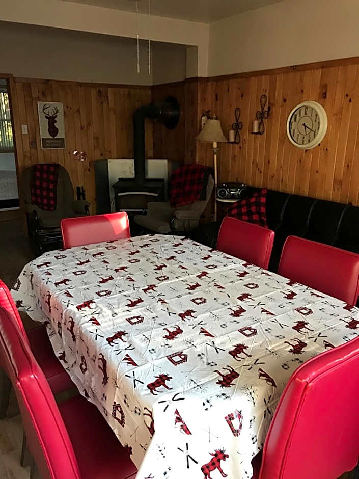 Aux Pignons Rouges Camping & Chalets