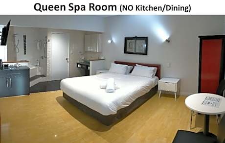 Queen Room with Spa Bath