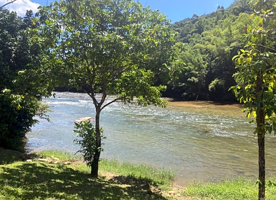 Serra Mar à beira rio , rafting, suites, lofts, e Casas