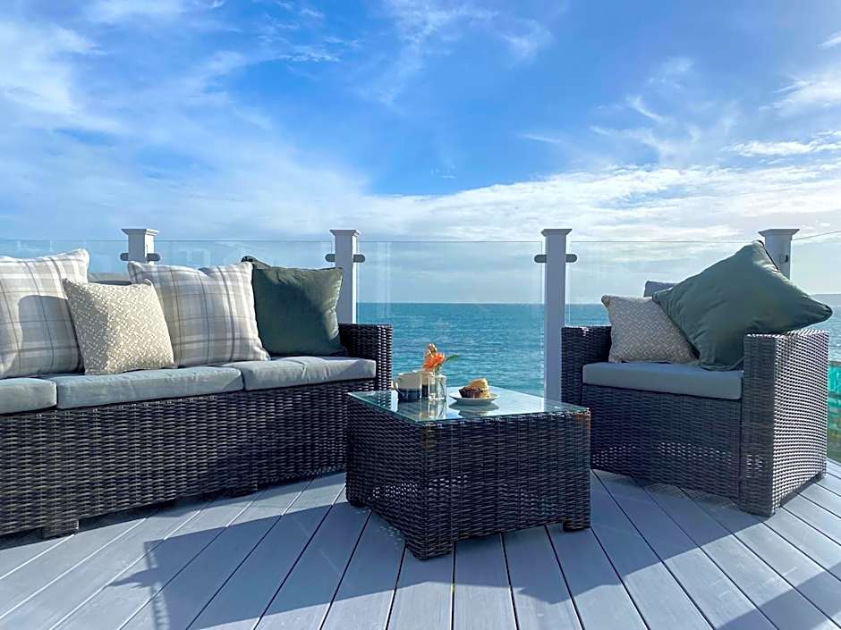 Swift Mosselle Pitch 24 Creek Caravan Park dog friendly