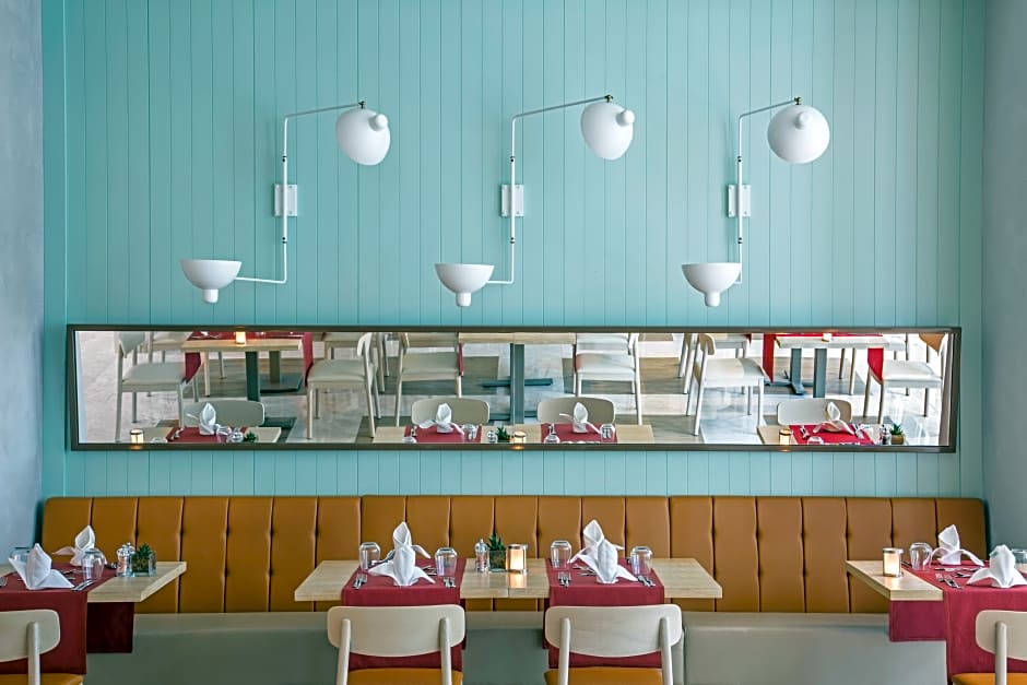 Acanthus and Cennet Barut Collectio