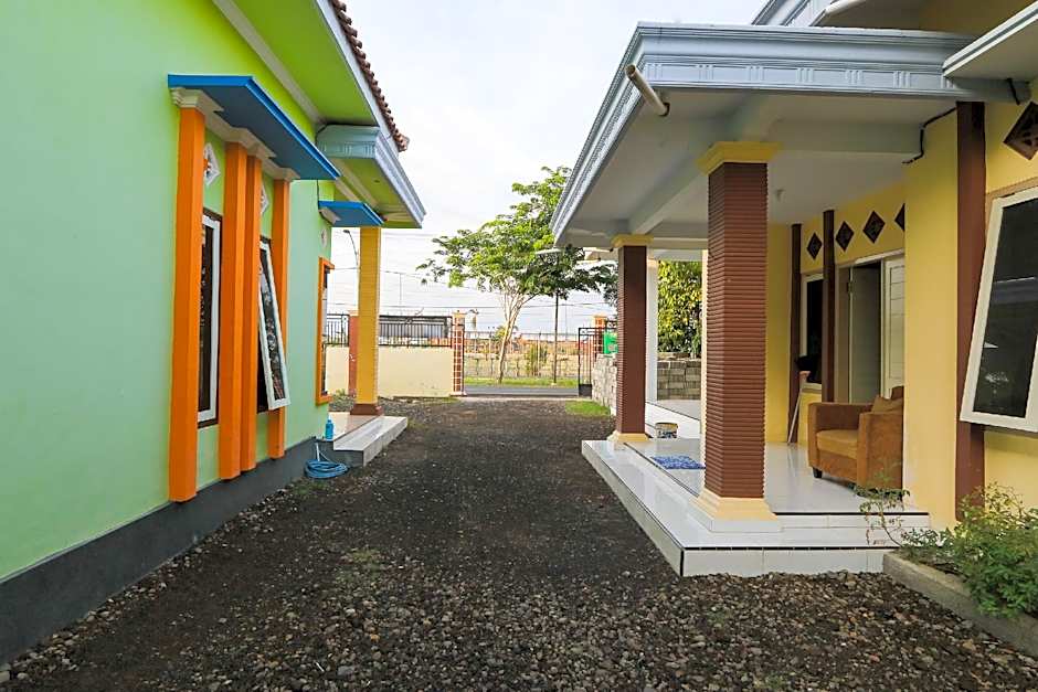 OYO 2371 Islami Family Residence