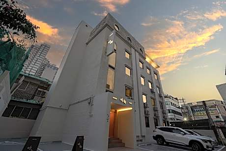 Anook Hotel Guri