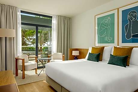 Standard King Room with Garden View