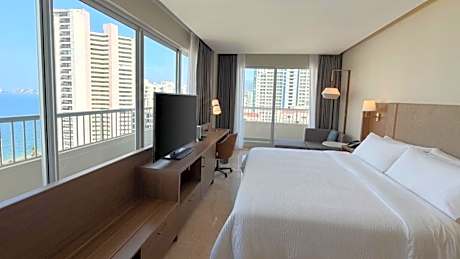Standard King Room with Ocean View - Corner - Top Floor