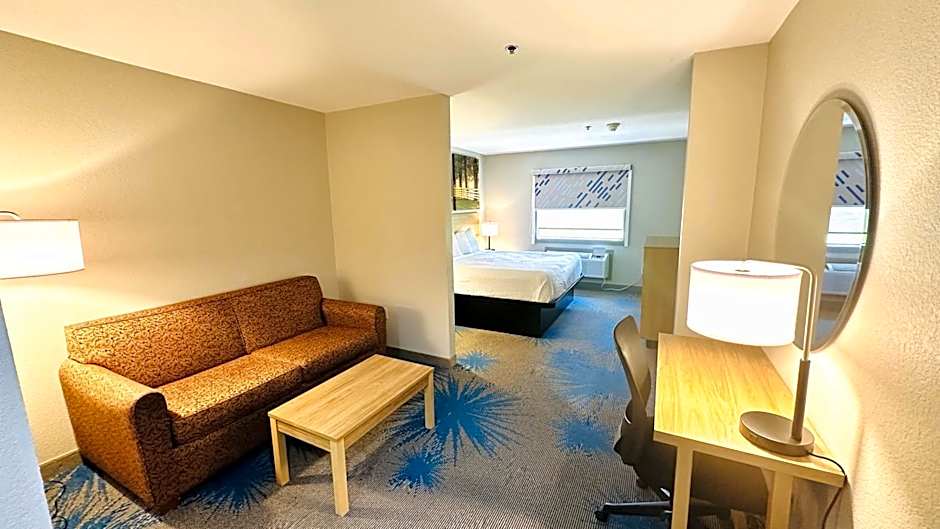 Days Inn & Suites by Wyndham Wynne