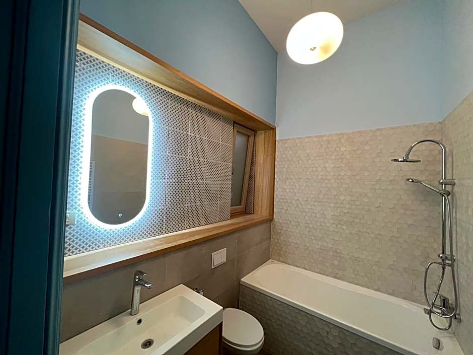 VISAJ Deluxe Downtown