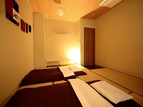 Japanese-Style Triple Room with Shared Bathroom