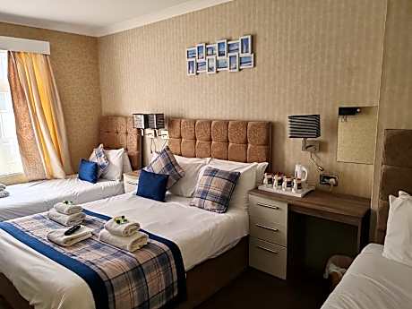 Family Room (2 Adults + 1 Child)