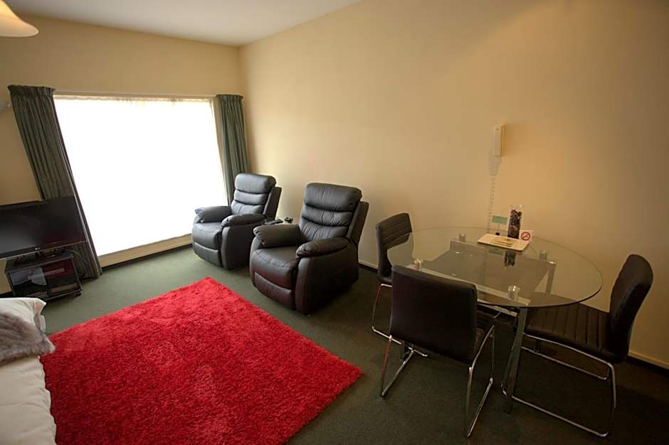 Birchwood Manor Motel