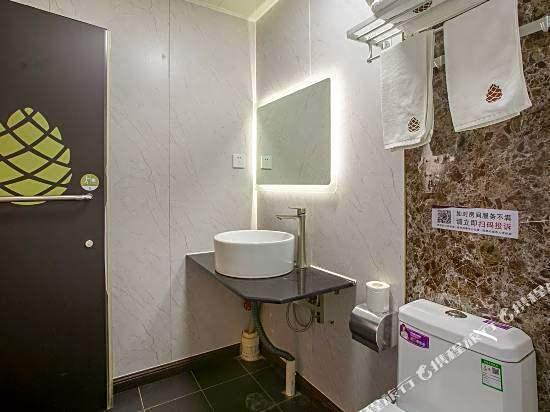 Zhiying Star Travel Collection Hotel (Zhujiang New Town Wuyangyu Subway Station)