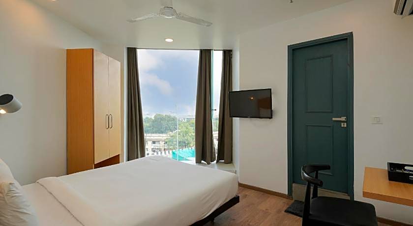 uptown hotel