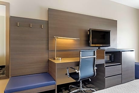 1 King Bed, Non-Smoking, Microwave, Refrigerator, High Speed Internet Access, Full Breakfast