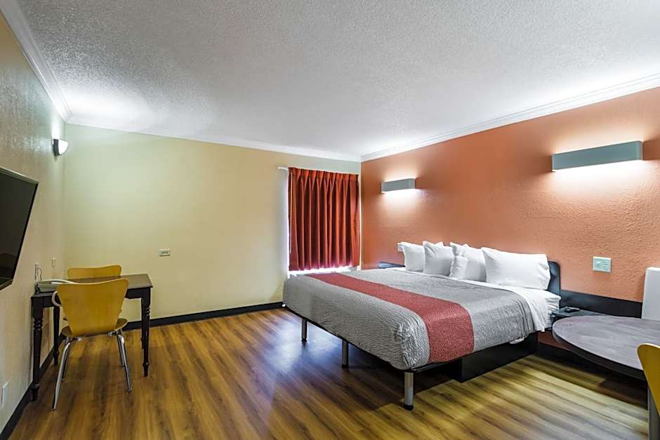 Motel 6-Libertyville, IL