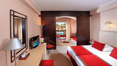 Family, Twin Bed, Pool View